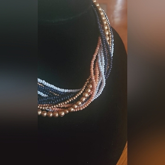 Multicolored earth tone Multiple Beaded Necklace. 🌴 - Picture 6 of 8